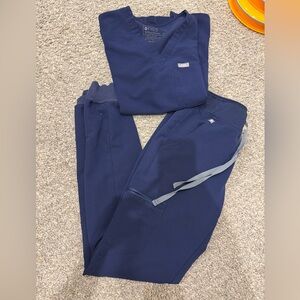 Women’s Figs scrub set in navy